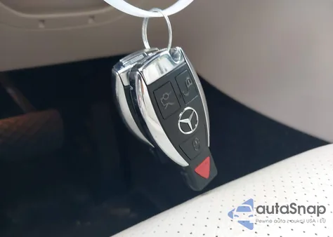 2015 Mercedes-Benz C 300 4Matic из США, поврежденный, VIN 55SWF4KB6FU021748